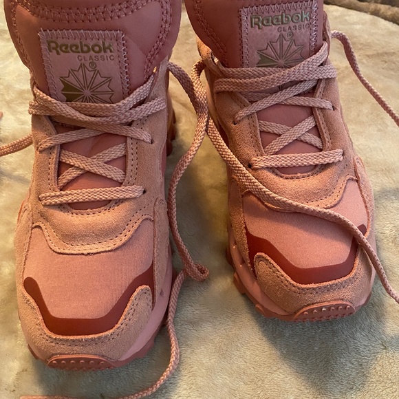 Reebok - Picture 1 of 3